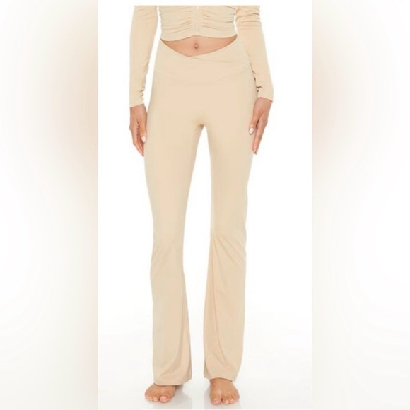 Forever 21 Pants - Forever 21 Active Leggings L Desert Sand
Beige NWT